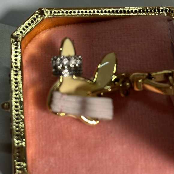 Juicy Couture Gold, cream & Pink Bunny mask Charm.
Limited edition 2011 NIB - Picture 7 of 9